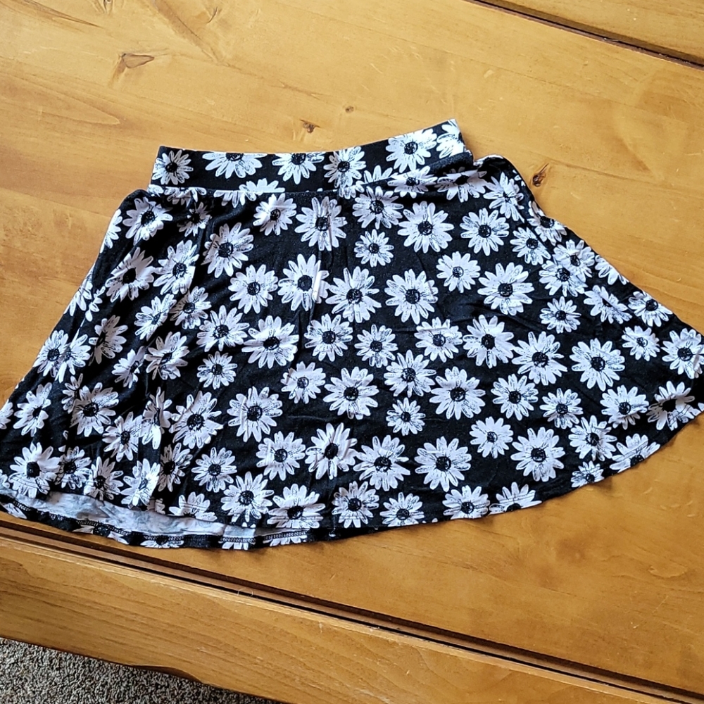 SKIRT black and white flower print